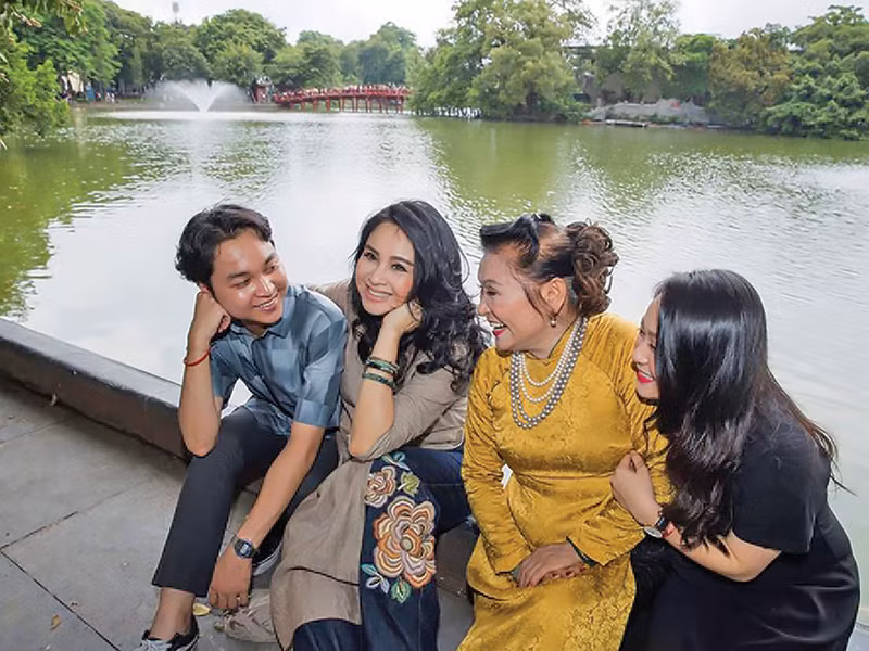 "...Kết luận rằng, cuộc sống là cả quá trình phấn đấu, thời gian không chờ mình, để thời gian qua đi có nghĩa là cuộc đời bị lùi lại. Thanh Lam cũng hiểu điều đó và không ngừng nghỉ phấn đấu trong cuộc sống và nghệ thuật”, nghệ sĩ Thanh Hương cho hay. Ảnh: Giao thông