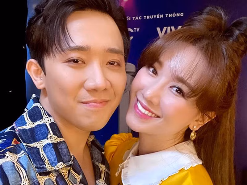 Trấn Thành vô cùng bức xúc vì tài khoản này nhiều lần buông lời nguyền rủa gia đình anh, còn tỏ ra cực kỳ khoái chí. Danh hài quyết định sẽ nhờ công an vào cuộc để tìm ra kẻ “ác mồm” là ai.