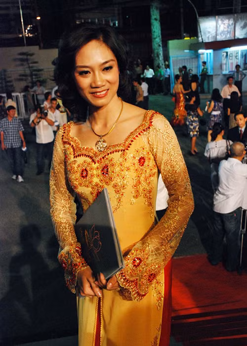 Những tin đồn độc địa nhất showbiz Việt còn nhắm vào MC Lại Văn Sâm, diễn viên Hoàng Lan, Diễm Quỳnh. Các nhân vật chính trong lời đồn đều vô cùng ngỡ ngàng và gặp không ít phiền phức từ những việc "trên trời rơi xuống". Ảnh: Người đưa tin