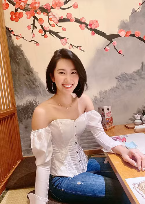 Xinh đẹp, gợi cảm, diễn viên Thúy Ngân hiện được nhiều đại gia theo đuổi.