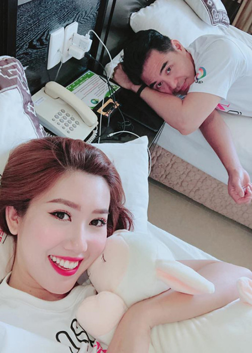 Trước tin đồn tình cảm, chia sẻ với Ngôi sao, Thúy Ngân cho hay cô và Trung Dũng chỉ làm việc chung chứ không có gì hết.