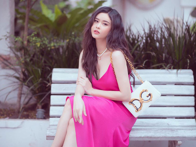 Cô tiết lộ từng có một nam diễn viên nổi tiếng thích cô gần 10 năm nhưng cuối cùng cô không đáp lại.