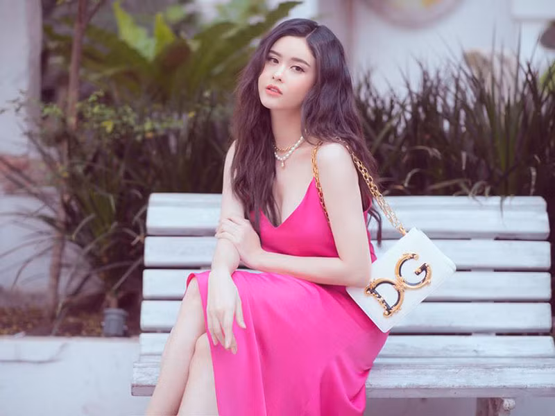 Cô tiết lộ từng có một nam diễn viên nổi tiếng thích cô gần 10 năm nhưng cuối cùng cô không đáp lại.