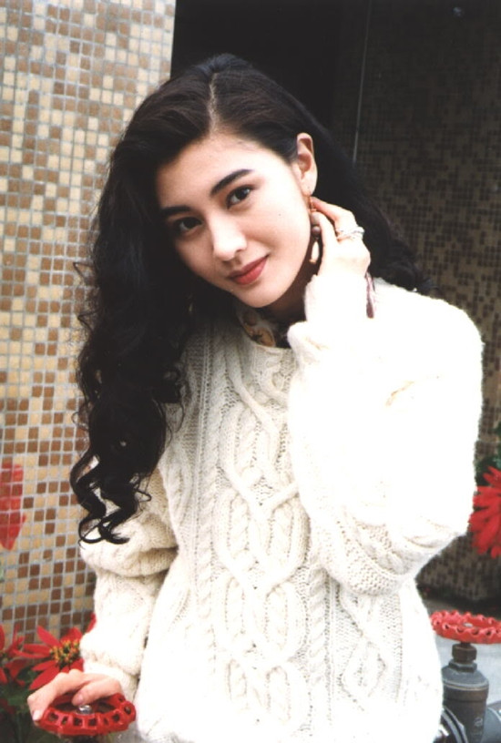 Thập niên 2000, Lý Gia Hân vẫn giữ vị trí mỹ nhân gốc Hoa hàng đầu, được truyền thông Hoa ngữ gọi là "Hoa hậu đẹp nhất Hồng Kông". Cô làm đại sứ của nhiều thương hiệu quần áo, mỹ phẩm, đồng hồ quốc tế.