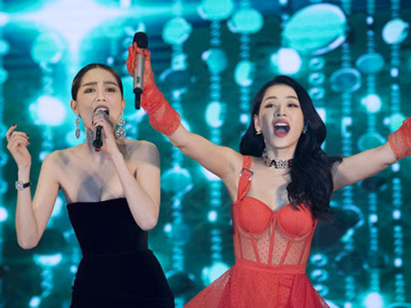 Ngoài đời, Ngọc Trinh và Chi Pu có mối quan hệ khá thân thiết. Ảnh: Yeah1