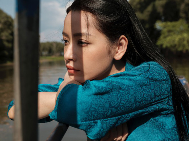 Tạo hình của Chi Pu trong MV "Cung đàn vỡ đôi". Ảnh: Tiền Phong