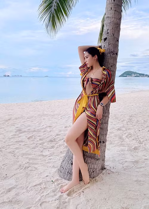 Ngoài nhờ đến dao kéo, nàng hoa hậu có được body nuột nà do chế độ ăn uống và tập luyện.