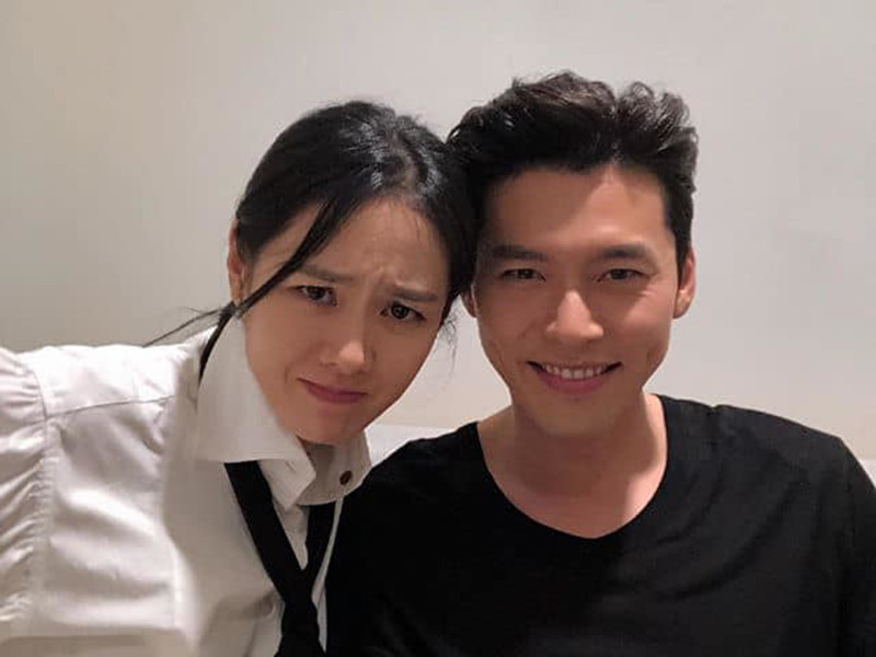 Son Ye Jin bị đồn hẹn hò Hyun Bin từ đầu năm 2020. Cả hai thân thiết khi đóng phim lẫn ngoài đời. Mới đây, Son Ye Jin bị phát hiện nhấn nút thích gần 20 bài đăng ghép đôi cô với Hyun Bin. Ảnh: Yan