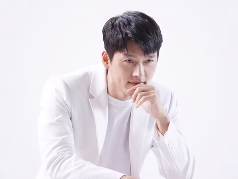 Không thể phủ nhận sức hút mãnh liệt của Hyun Bin. Anh sinh ra trong gia đình giàu có. Ở tuổi 38, nam diễn viên có trong tay khối tài sản khủng. Ảnh: Pose