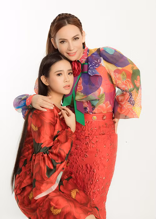 Mới đây, “thiên thần Bolero” Quỳnh Trang thử sức với phim ảnh khi tham gia diễn xuất trong web-drama về học đường mang tên "Idol tỷ phú". Ảnh: Dân Việt