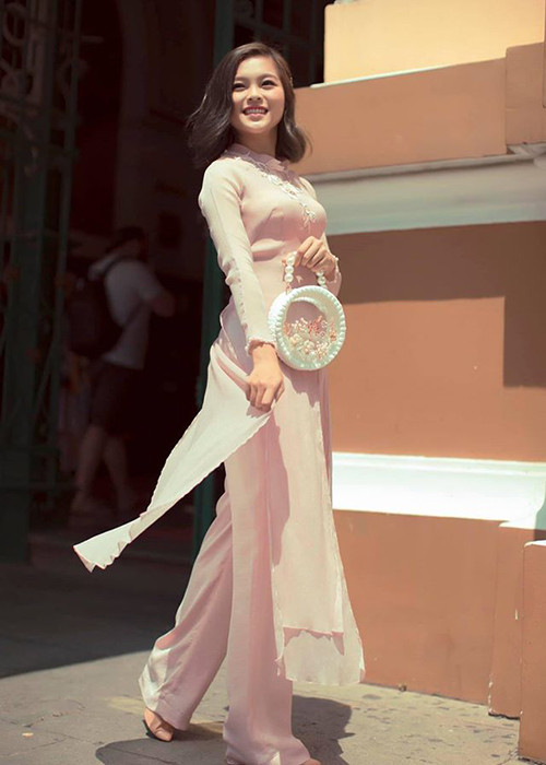 Sau khi được Phi Nhung nhận làm con nuôi, Tuyết Nhung được đi học trở lại và chỉ đi hát vào cuối tuần. Giọng hát của em được đầu tư nhiều hơn nên phù hợp với dòng nhạc bolero. Hiện tại, Tuyết Nhung đã ra dáng thiếu nữ xinh đẹp.