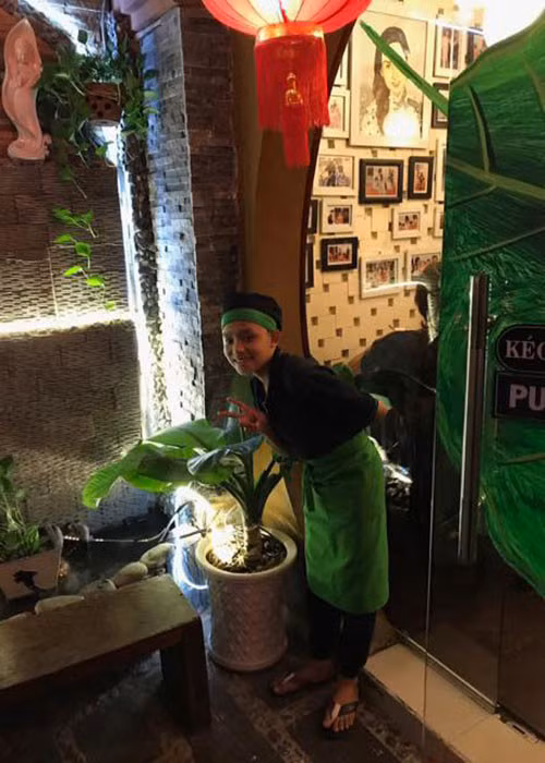 Khi rảnh rỗi, Hồ Văn Cường ra quán ăn chay của mẹ nuôi rửa chén, phục vụ bàn. Ngoài ra, em thú nhận không có suy nghĩ mặc đẹp.