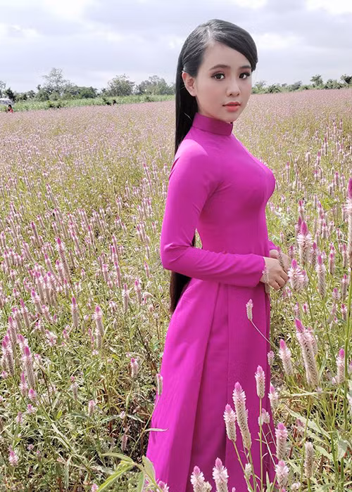 Phi Nhung từng cho biết, trong số các con nuôi của cô, Quỳnh Trang được xem là thành tài. Ảnh: Dân Việt Mời quý độc giả xem video "Chuyện chưa kể về ca sĩ Phi Nhung". Nguồn VTC 