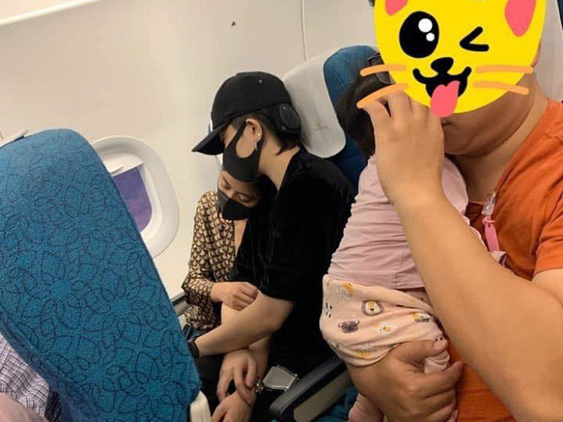 Đối mặt với nghi vấn tình cảm, phía Hoàng Thùy Linh chia sẻ trên truyền thông rằng không hiểu vì sao lại xảy ra tin đồn này, bởi cả hai cùng chơi trong một nhóm bạn thân. Ảnh: Người lao động