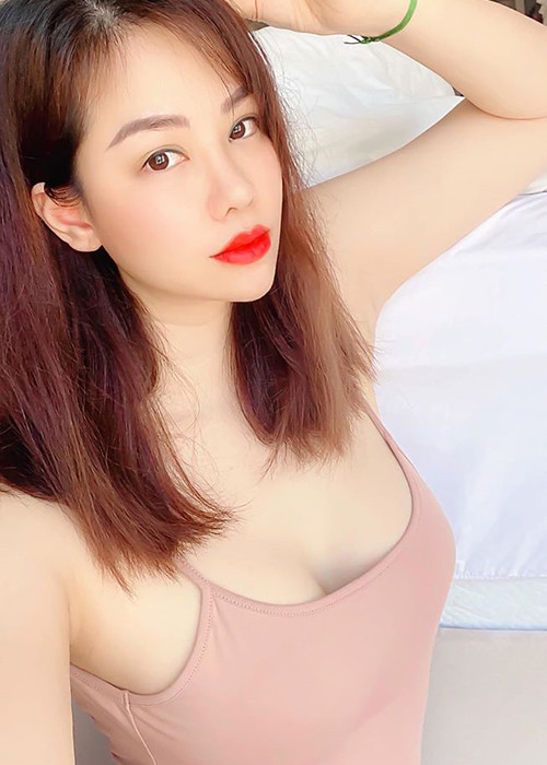 Con dâu thứ ba của tỷ phú Hoàng Kiều được khen ngợi ngày càng đẹp mặn mà.