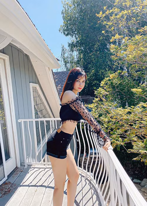 Chân dài đến từ Bắc Ninh thậm chí được khen nuột nà hơn gái còn son.