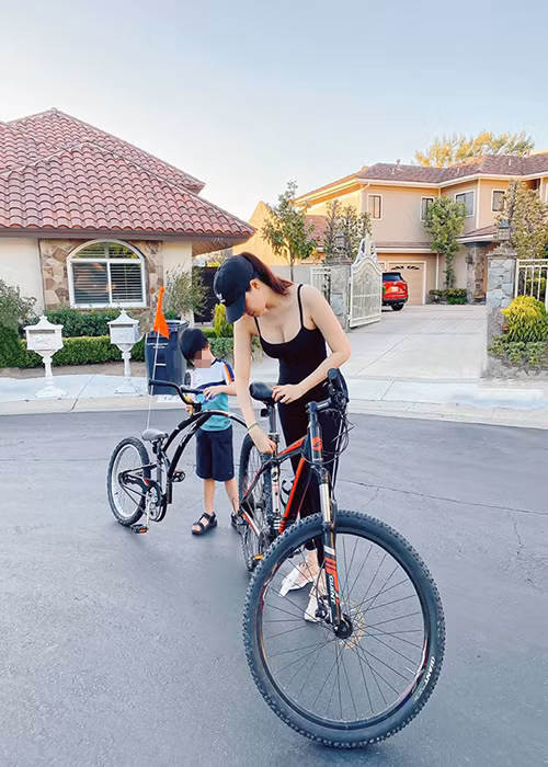 Lan Phương rời showbiz đã được nhiều năm. Còn nhớ, cô từng tham gia cuộc thi Siêu mẫu Việt Nam 2004, sau đó ít tham gia hoạt động nghệ thuật.