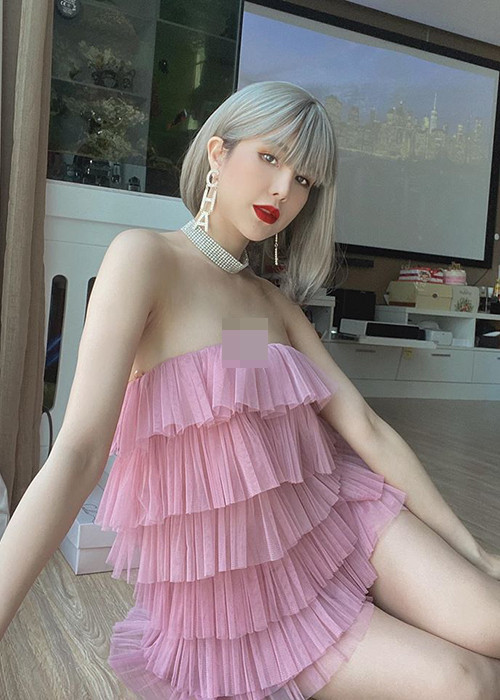 Năm 2019, Diệp Lâm Anh thừa nhận can thiệp "một chút" nhưng không đến mức "đập mặt đi xây lại" như tin đồn.