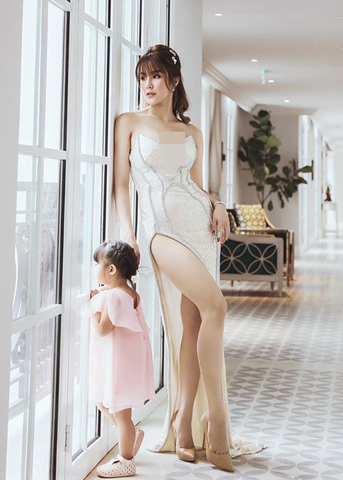 Diệp Lâm Anh nhanh chóng lấy lại vóc dáng thon gọn sau khi sinh nở.