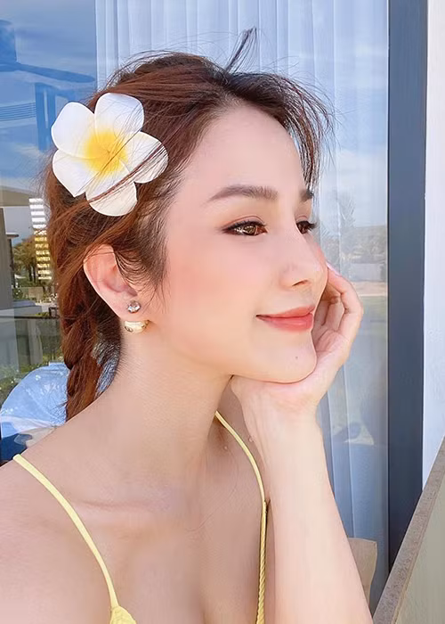 Hồi mới vào showbiz, cô bạn thân của Đàm Thu Trang vốn sở hữu thân hình gầy gò, da đen nhẻm.