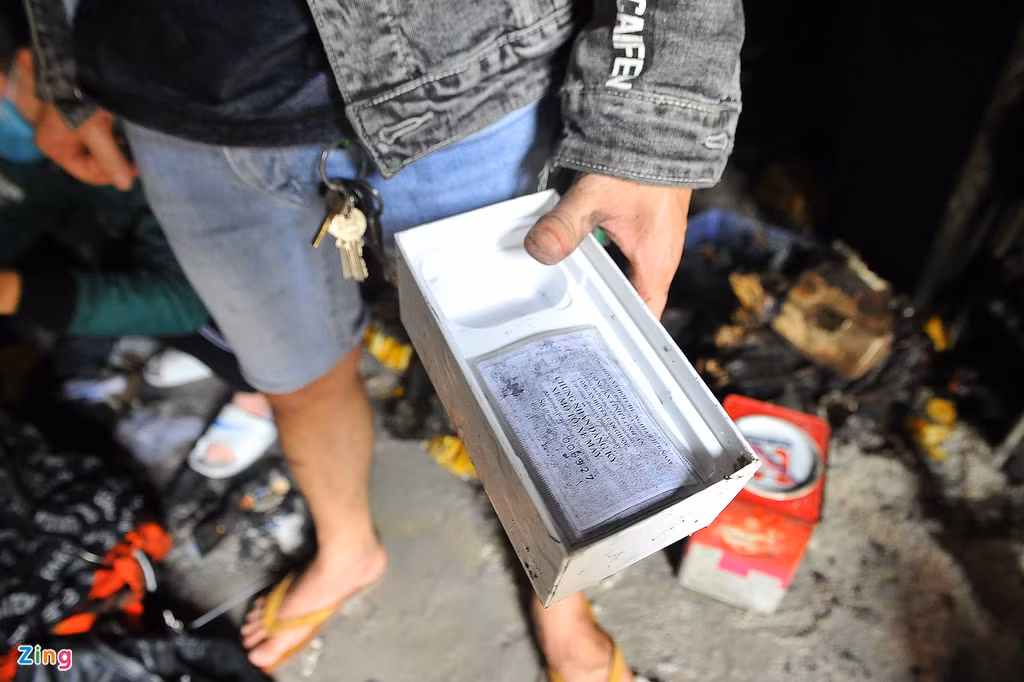 Một mẫu giấy tờ tùy thân của nạn nhân còn lại.