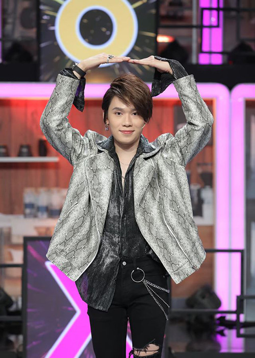 Năm 2019, trong một chương trình, diễn viên Quang Trung thừa nhận bản thân đang trong một mối quan hệ yêu đương. Tuy nhiên, về chuyện kết hôn, nam diễn viên sinh năm 1994 chưa có dự định. 