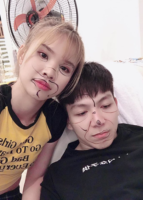 Những khoảnh khắc "làm trò" của cặp đôi mang lại tiếng cười cho khán giả.