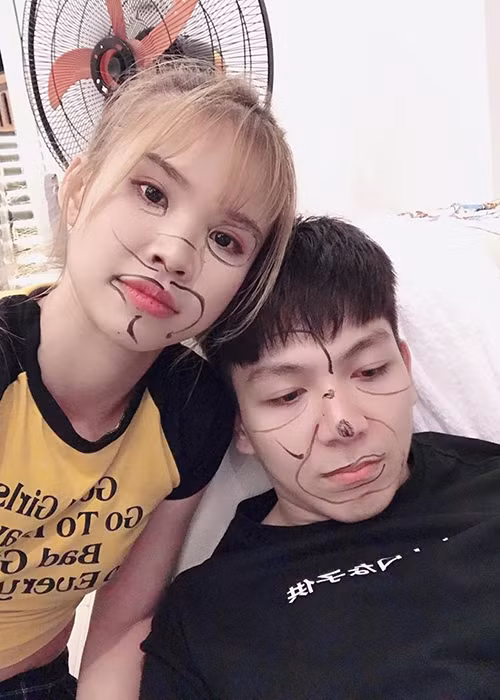 Những khoảnh khắc "làm trò" của cặp đôi mang lại tiếng cười cho khán giả.