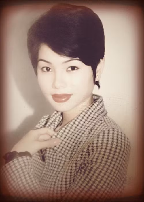 Theo Dân Việt, Thanh Tú sinh năm 1975, trong gia đình có bố mẹ là nghệ sĩ cải lương. Sau khi tốt nghiệp trường Nghệ thuật Hà Nội vào năm 1992, cô đầu quân cho Nhà hát Cải lương rồi chuyển sang Nhà hát Tuổi trẻ. Ảnh: Dân Việt