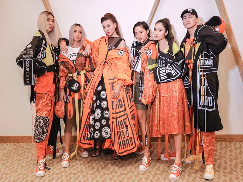 Thanh Hằng thường xuyên hội ngộ các trò học trong đó Nam Anh.