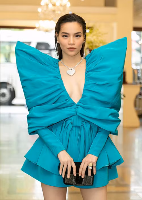 Công Trí đắt show thiết kế trang phục cho sao Việt. Anh từng thiết kế độc quyền toàn bộ trang phục trong “Live concert 2011” của Hồ Ngọc Hà hay phục trang phim “Mỹ nhân kế”. Tên tuổi của Công Trí còn vượt qua khỏi làng mốt Việt.