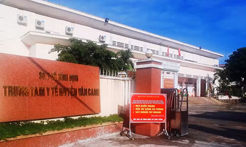 Chi Pho GD, em ke toan truong: Giam doc trung tam y te noi gi?