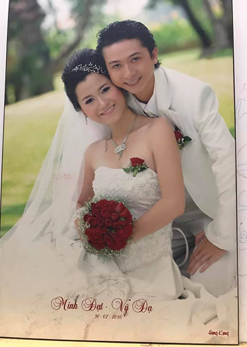 Nhìn chồng vất vả, Lâm Vỹ Dạ dù mang bầu vẫn cố gắng buôn bán nhỏ. Hứa Minh Đạt thấy vậy rất xót cho vợ.