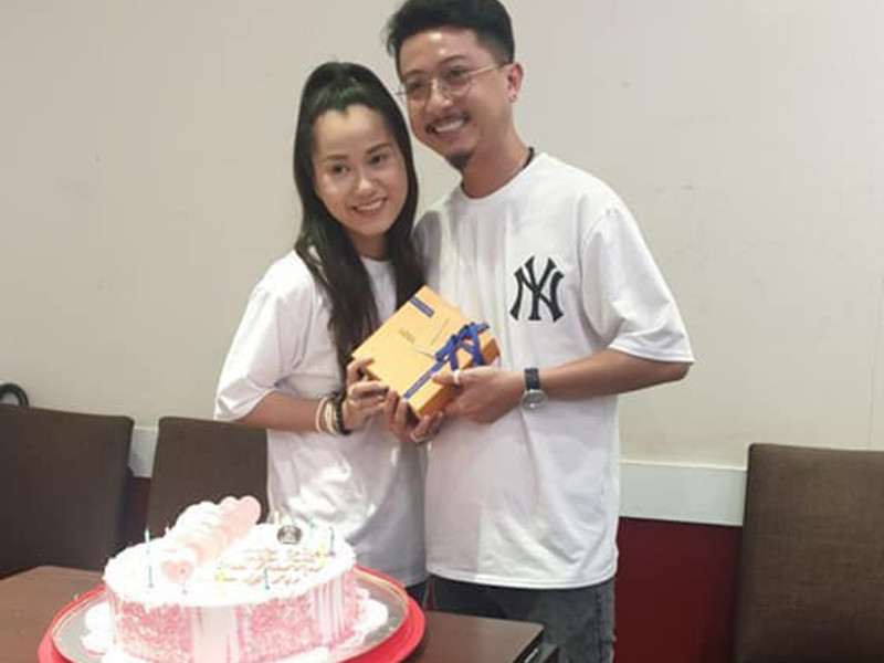 Trên trang cá nhân, nam diễn viên thường xuyên dành những lời có cánh cho vợ.