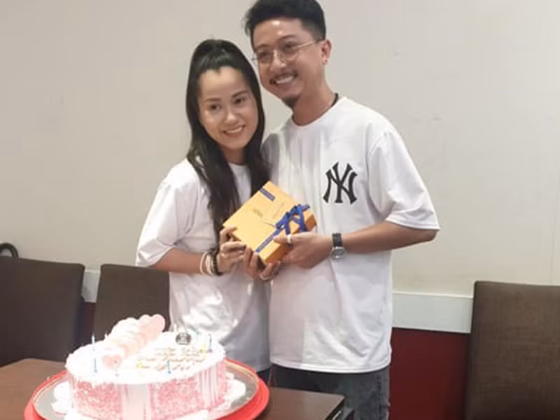 Trên trang cá nhân, nam diễn viên thường xuyên dành những lời có cánh cho vợ.