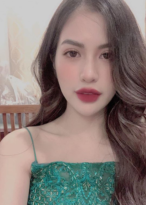 "Bây giờ sau này cũng sẽ không yêu ai, cũng sẽ không lấy chồng! Tự thân kiếm tiền nuôi con, mua những thứ mình thích, đi những nơi mình muốn! Đó mới là cuộc sống", Trần Hương tự nhủ với bản thân.