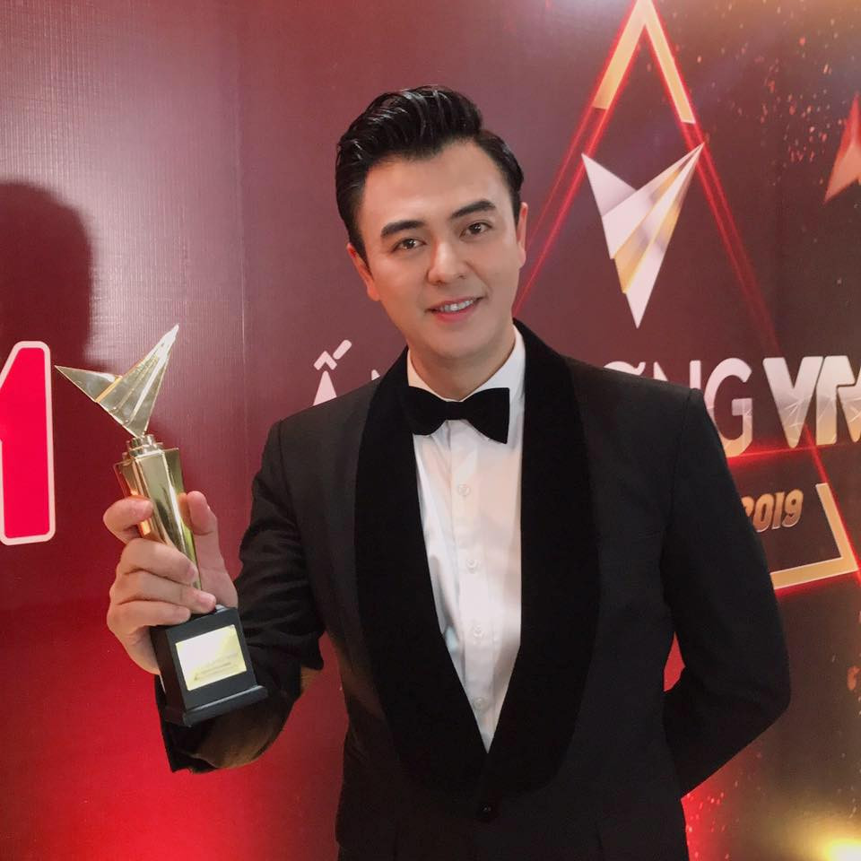 Tuấn Tú ghi dấu ấn khán giả trong vai trò MC của nhiều chương trình truyền hình nhưng nổi tiếng nhất vẫn là gameshow "Chiếc nón kỳ diệu". Ngoài ra, Tuấn Tú còn thử sức diễn xuất trong nhiều bộ phim như "Đường thư", "Blog nàng dâu", "Mặt nạ da người","Vũ điệu tử thần",... Giữa đỉnh cao sự nghiệp, năm 2012 Tuấn Tú bất ngờ lấy vợ. Kể từ đó, anh cũng ít tham gia nghệ thuật hơn.