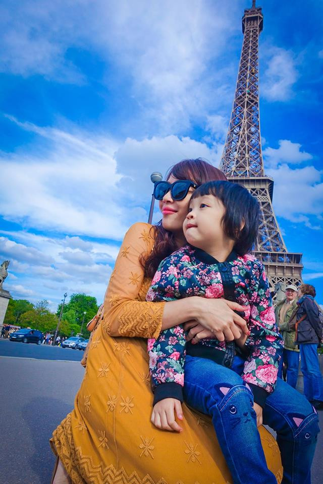 Diệp Chi (SN 1986) đến từ Nghệ An, hiện sinh sống, làm việc tại Hà Nội. Cô được biết đến là BTV, MC tài năng của Đài truyền hình Việt Nam, nổi bật qua các gameshow như "Rung chuông vàng", "Đối mặt", "Điều ước thứ 7", "Đường lên đỉnh Olympia",...