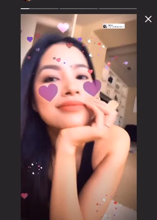 Phạm Hương đăng ảnh cận mặt, không để lộ vòng 2. Trước đó, từng rộ nghi vấn phải chăng chân dài mang bầu lần 2 nên muốn rời xa mạng xã hội giống như lần mang thai con trai đầu lòng.