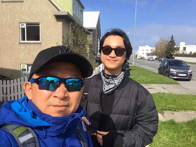 Trên trang cá nhân, Quốc Trung thường xuyên khoe ảnh bên các con và người bạn đời.