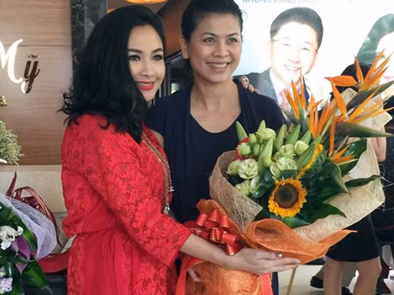 Hậu ly hôn Thanh Lam, Quốc Trung gắn bó với một người phụ nữ tên Thanh Lan. Năm 2015, Thanh Lam từng cho biết, cô quý mến người phụ nữ của chồng cũ. Ảnh: Zing