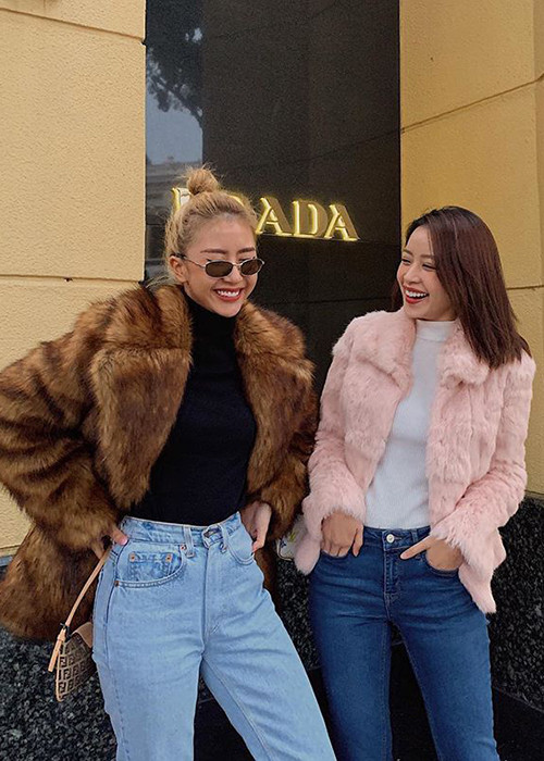 Quỳnh Anh Shyn cũng lấn sân đóng phim. Cô từng tham gia bộ phim "Đời cho ta bao lần đôi mươi".