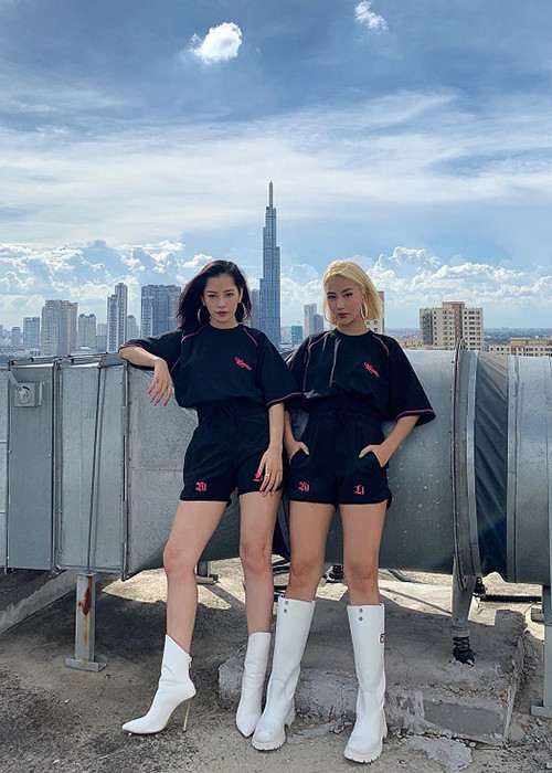 Trước khi vướng nghi vấn "nghỉ chơi", cả hai thân thiết đến mức thường mặc đồ đôi.