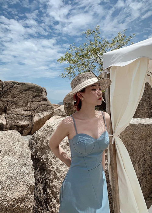 Kiều Ly có gu ăn mặc đa dạng từ trẻ trung, cá tính đến gợi cảm, nữ tính.