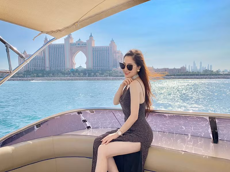 Theo Zing, Thanh Tâm sinh năm 1992, từng học Đại học Khoa học Xã hội và Nhân văn và hiện là BTV Thời tiết tại Đài phát thanh và Truyền hình Quảng Ninh.