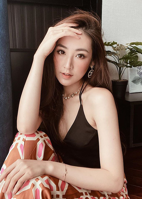 Cuộc sống của nàng á hậu hiện tại đầy bình yên, hạnh phúc.