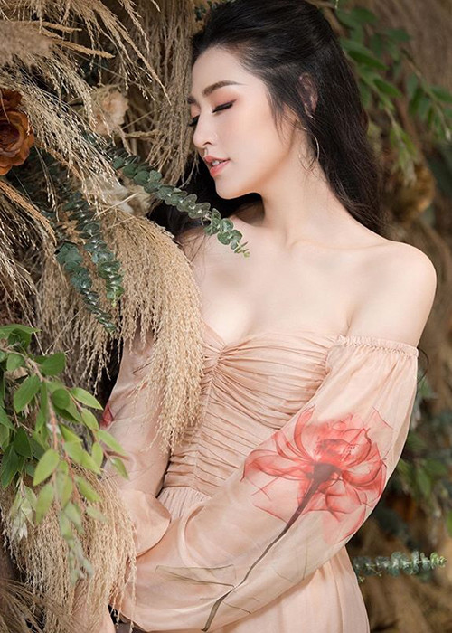 Người đẹp của cuộc thi Hoa hậu Việt Nam 2012 nhanh chóng lấy lại vóc dáng sau khi sinh nở.