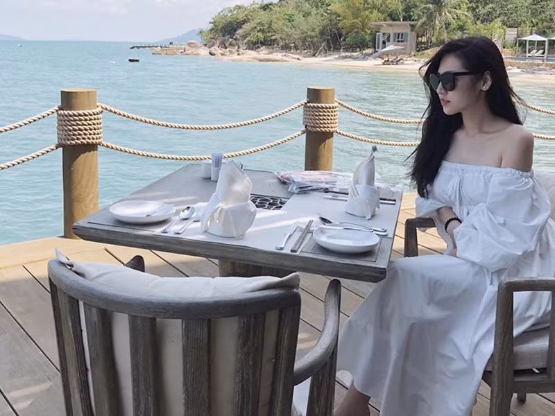 Tú Anh nhận được nhiều lời khen ngợi về vóc dáng sau một lần sinh nở.