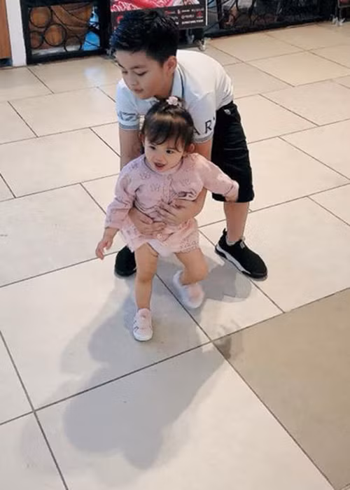 Tháng 9/2018, Mai Hồ hạ sinh con gái. Được biết, vợ chồng Mai Hồ đặt tên con là Mai Vi.