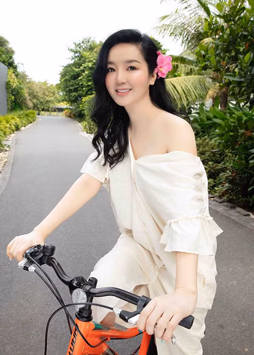 Người đẹp sinh năm 1971 vẫn rất kín tiếng về chuyện tình cảm.